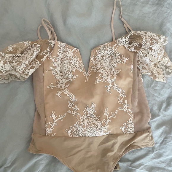 NBD lace bodysuit - Picture 2 of 5